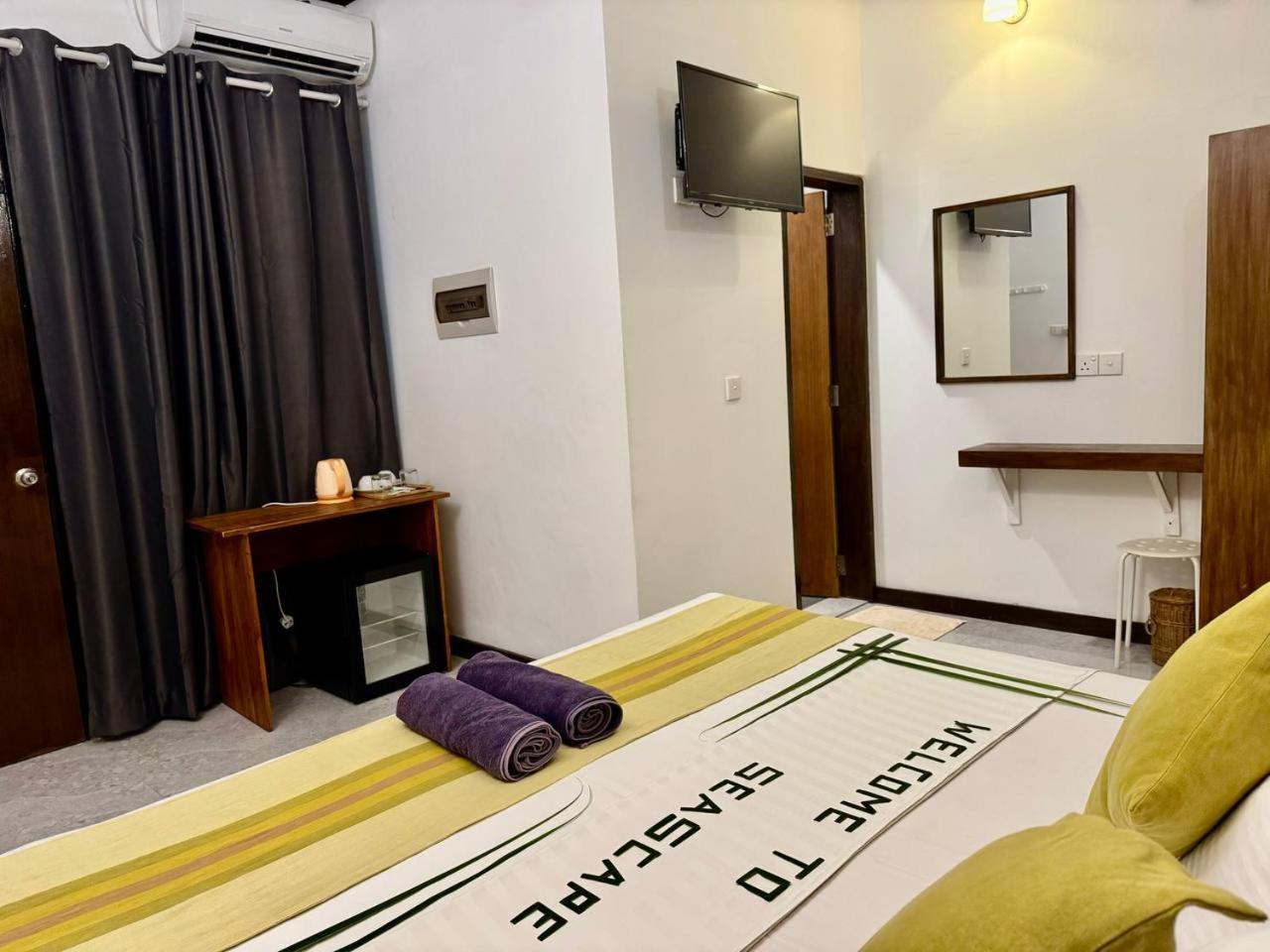 Seascape Retreats Dhigurah Hotel Dhigurah  Exterior photo