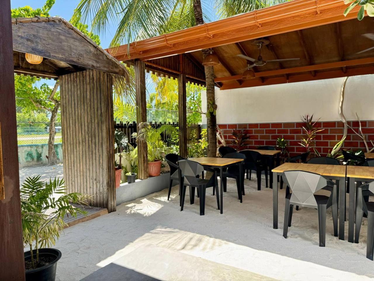 Seascape Retreats Dhigurah Hotel Dhigurah  Exterior photo
