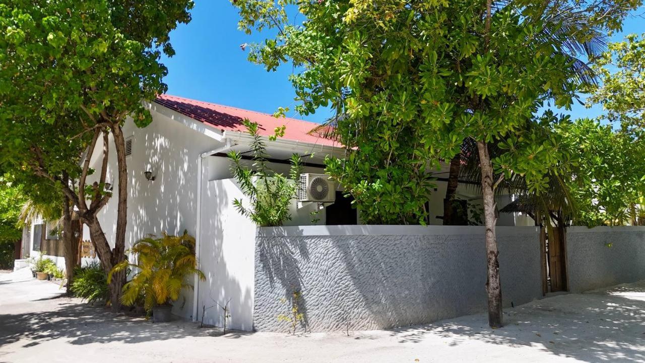 Seascape Retreats Dhigurah Hotel Dhigurah  Exterior photo