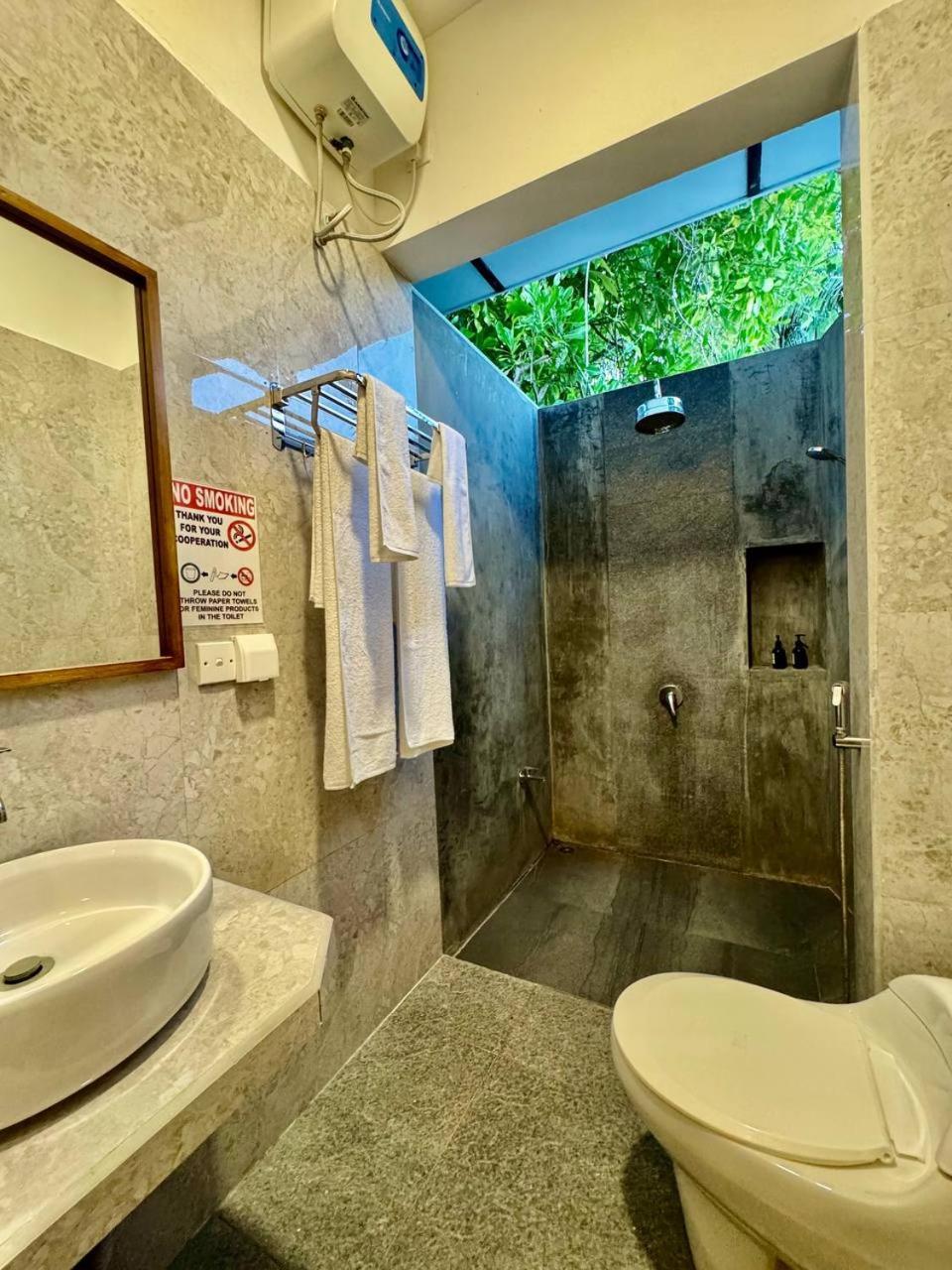 Seascape Retreats Dhigurah Hotel Dhigurah  Exterior photo