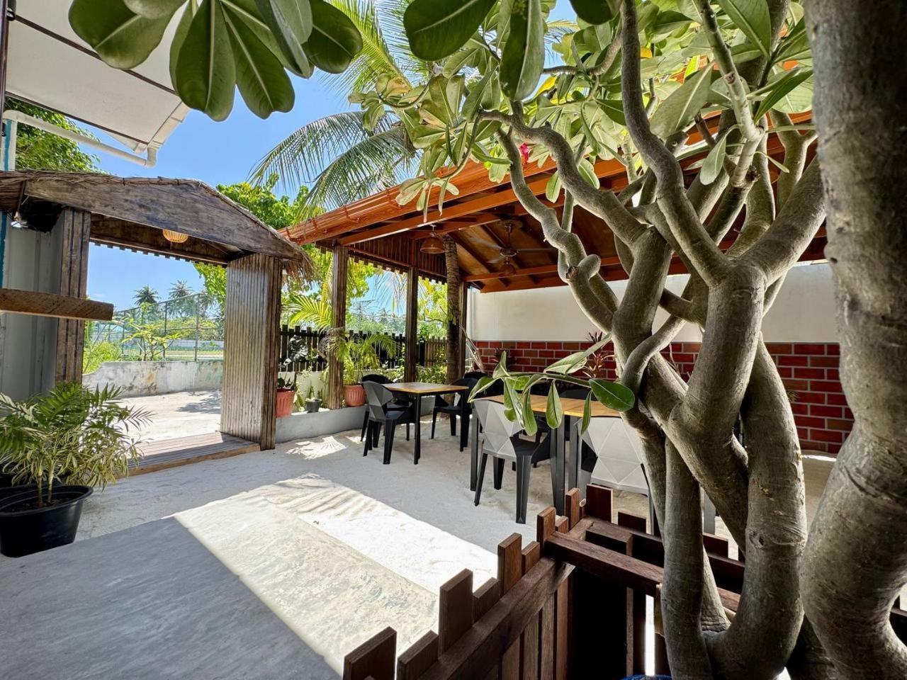 Seascape Retreats Dhigurah Hotel Dhigurah  Exterior photo