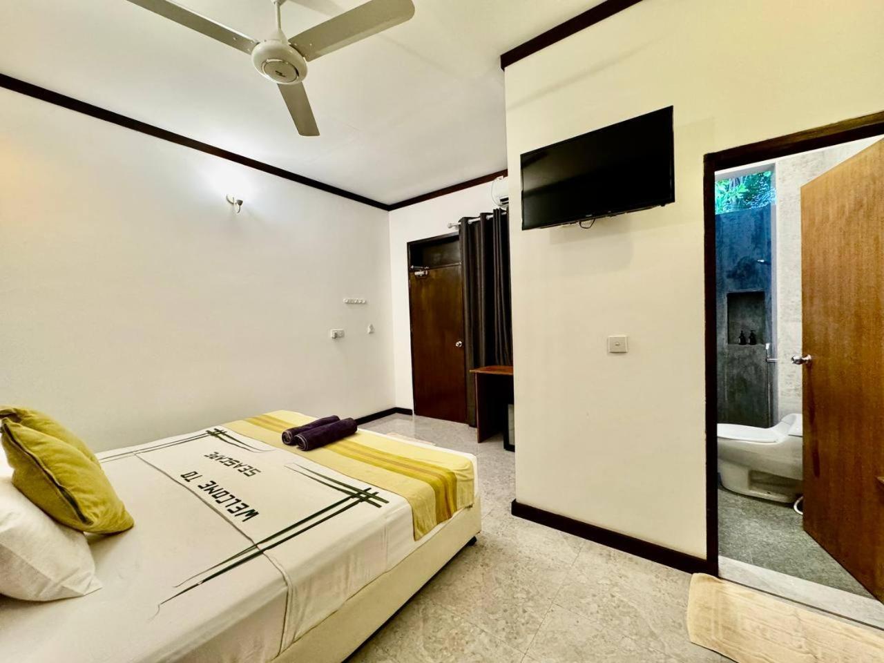 Seascape Retreats Dhigurah Hotel Dhigurah  Exterior photo