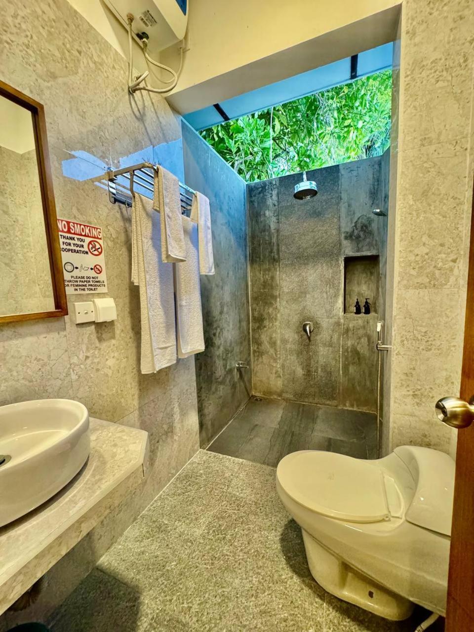 Seascape Retreats Dhigurah Hotel Dhigurah  Exterior photo